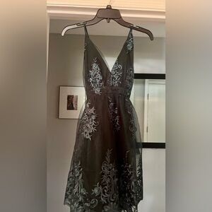 Francesca‘s New with tags, PARTY DRESS!! Large Strappy Emerald Green